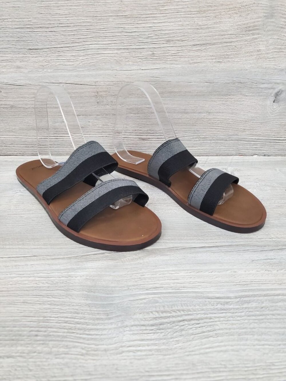 Sanuk Yoga Gora Gora Duo women's sandal in gray and black color block